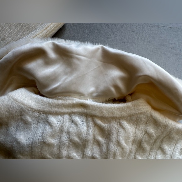 NWT JOIE FAUX FUR COLLAR CABLE KNIT BUTTONED CARDIGAN IN Ecru - Picture 4 of 11